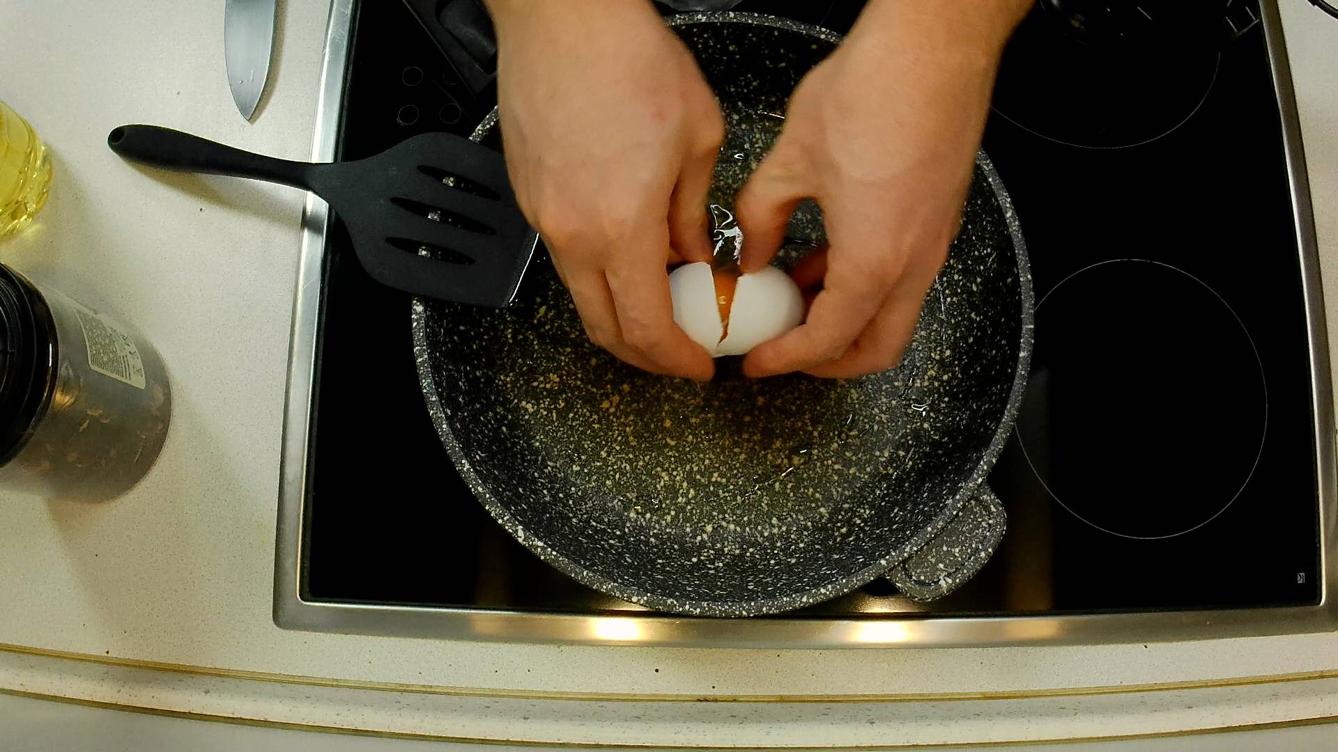 Как приготовить яичницу. Рецепт идеальной яичницы. Яичница глазунья смотреть онлайн