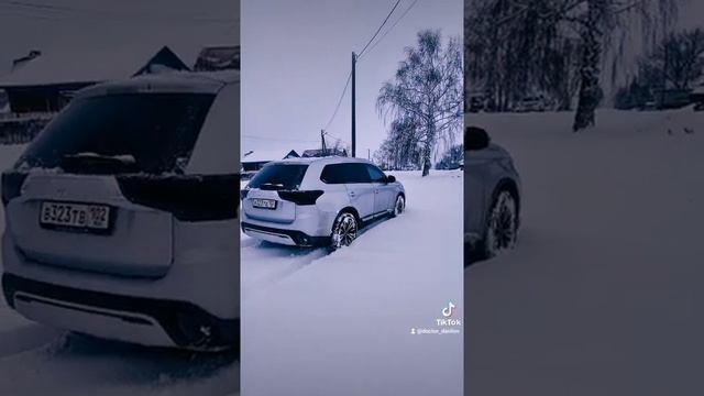 Mitsubishi Outlander смотреть онлайн