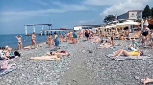 Адлер, пляж «Огонёк-2», июнь 2024, это один из самых популярных пляжей Адлера.