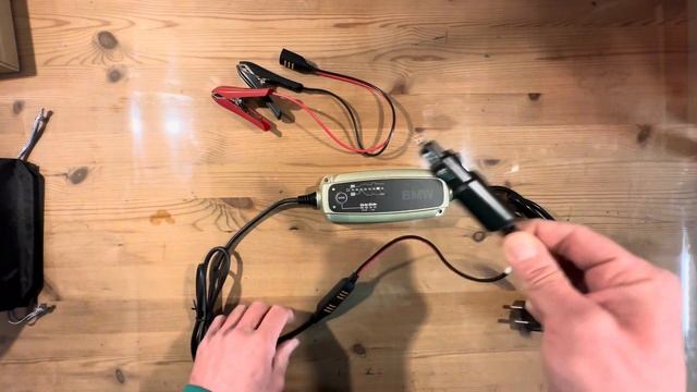 Зарядное устройство BMW. Адаптер для мотоцикла. Повербанк Omars 40200 mAh смотреть онлайн