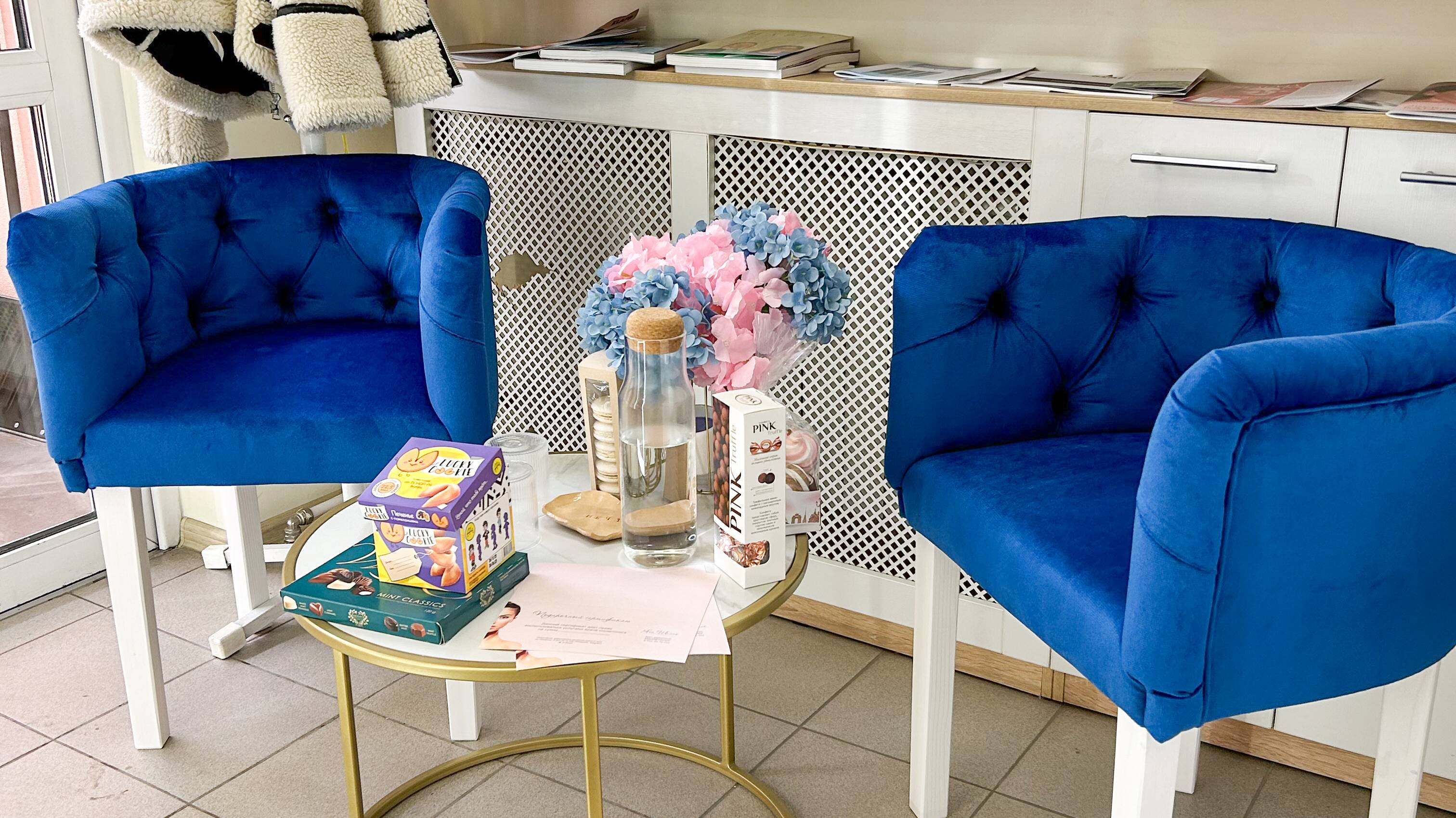 Стул в каретной стяжке в процессе работы
КАПИТОНЕ / каркас стула своими руками