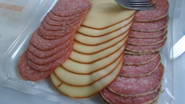i ALDI Salami & smoked cheese selection Набор салями и копченый сыр buy in UK England 20200302 смотреть онлайн