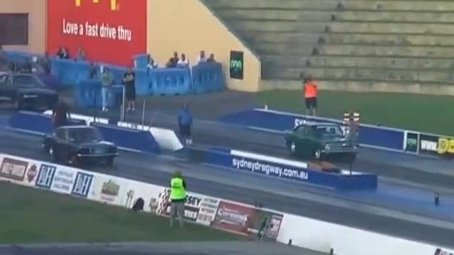 2JZ POWERED DATSUN 1200 COUPE RUNS 7 SEC PASSES - TEST N TUNE AT SYDNEY DRAGWAY - 18/12/2010 смотреть онлайн