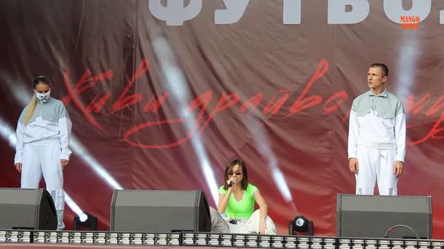 Елена Темникова - Вдох (LIVE) смотреть онлайн