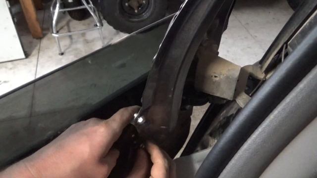 Toyota Sienna- Fix the broken sliding door cable смотреть онлайн