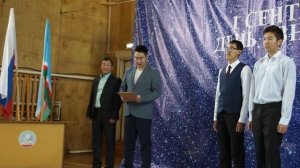 Вынос Государственных флагов РФ и РС(Я) в МБОУ "Жемконская СОШ"