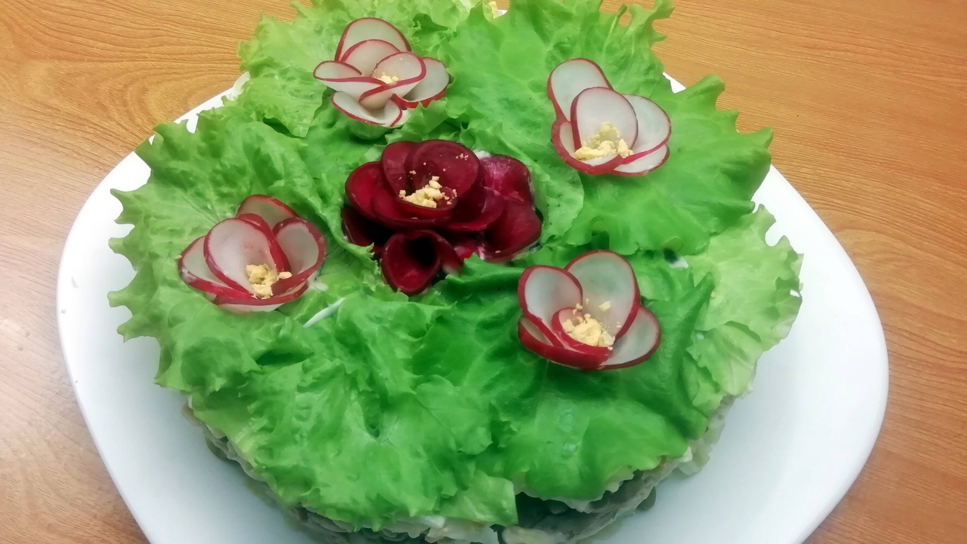 Очень вкусный весенний САЛАТ/Салат Фиалка/Как легко украсить салат/ Салат для праздничного стола смотреть онлайн