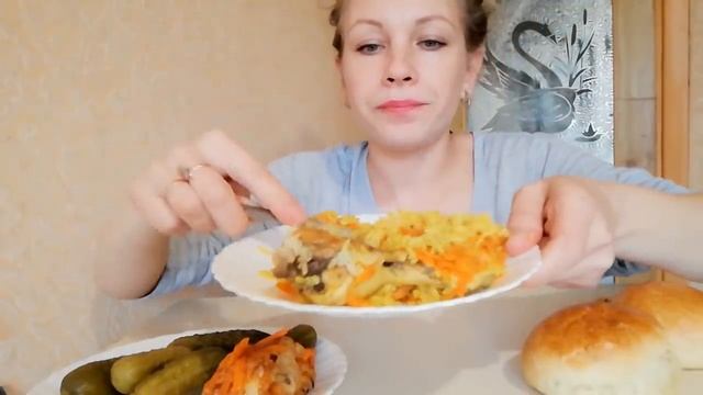 МУКБАНГ/ЛАПША /ПЛОВ/РЫБА. ИСТОРИЯ ДЕТСТВА /МОЯ БЕДНОСТЬ/ЧТО КУШАЛИ В ДЕТСТВЕ смотреть онлайн