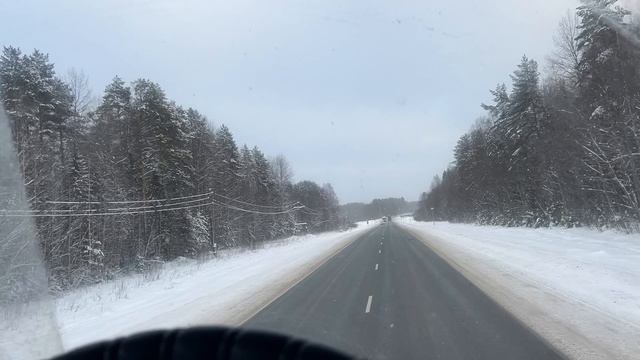 Прошёл Киров, на трассе скользко и сильный ветер!!! смотреть онлайн