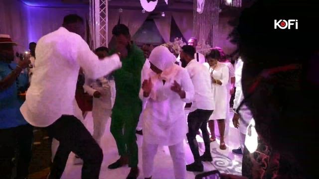 Rev. Obofuor shows some guy guy levels at his triplet Dinner смотреть онлайн