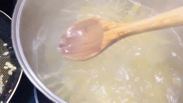 Carbonara Fettuccine 意式培根蛋面 #Carbonara #意面 Recipe👇CC available смотреть онлайн