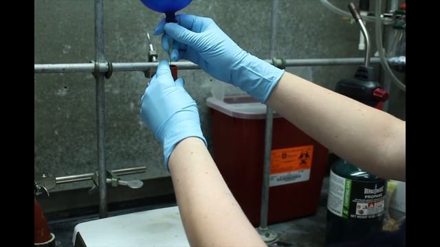 Flame Drying and Purging Flasks & Addition of Reagents Under an Inert Atmosphere смотреть онлайн