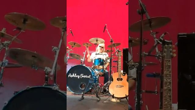 Ashley Forrest singing Gunpowder and Lead" by Miranda Lambert смотреть онлайн