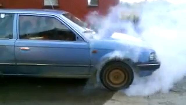 Mazda 323 burnout! смотреть онлайн