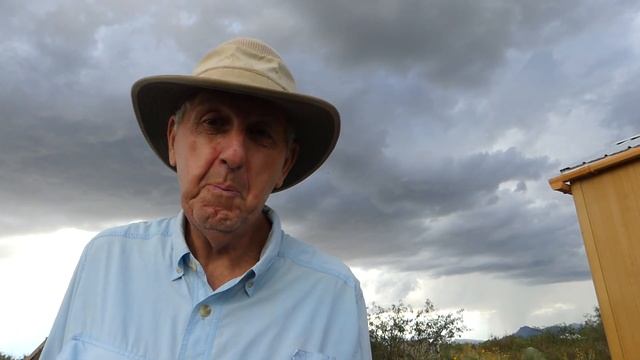 Off Grid Senior tries out New Air's 122 QT freezer/Fridge Model NPR122GA00 смотреть онлайн