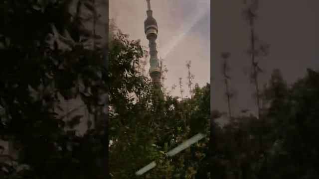 Останкинская башня смотрит на всех с высока