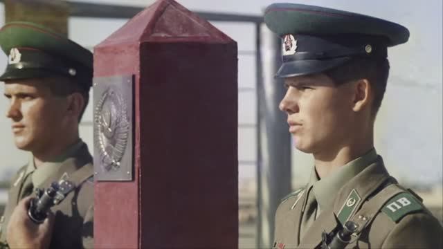 На зелёные погоны. Упадут твои ладони . Пограничники смотреть онлайн