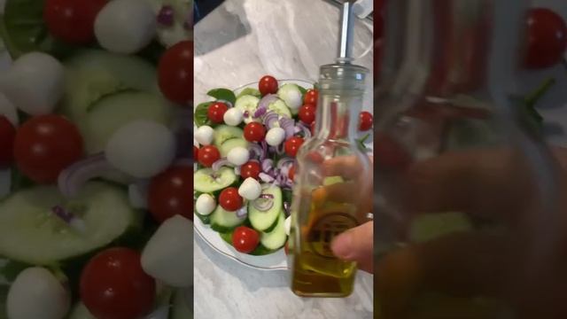 ЛЁГКИЙ САЛАТ ИЗ ШПИНАТА/СЪЕДАЕТСЯ В ОДИН МИГ смотреть онлайн