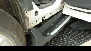 Установка порогов для Ford Kuga 2. Подножки на Форд Куга 2.