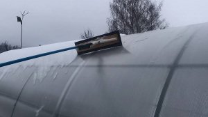 УДОЧКА для уборки снега с теплицы - зимний лайфхак.