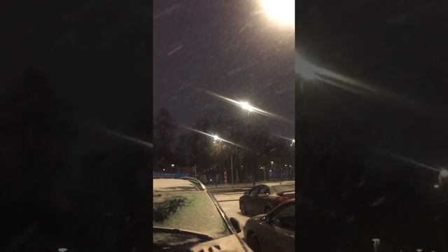 Москву заваливает снегом!!! Ужасный гололёд!!!Будьте осторожны! смотреть онлайн