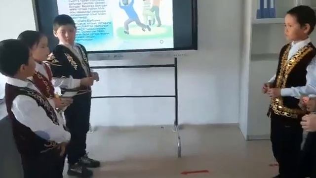 "Түйілген орамал" ойыны арқылы сөз таптарын қайталау. 3-сынып мұғалімі Кададанова Айжан Коксогеновн смотреть онлайн