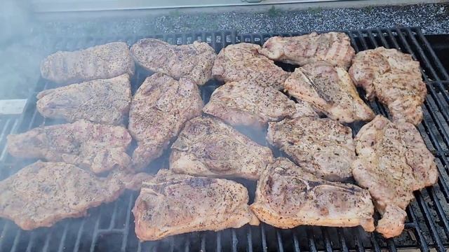 ВКУСНЯШЕЧКА ИЗ СВИНЮШЕЧКИ ОТ МИШАНИ. БЕЗ ВСЯКОГО МАРИНАДА // США смотреть онлайн