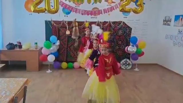 “Абай атындағы орта мектебі”КММ, қазақ биі смотреть онлайн