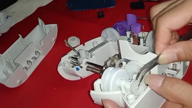 Mini Sewing Machine Not Catching Thread How To Fix Hook Timing смотреть онлайн