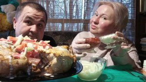 Мукбанг - курица гриль фаршированная овощами