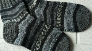 самые простые носки спицами из ализ супервошь.