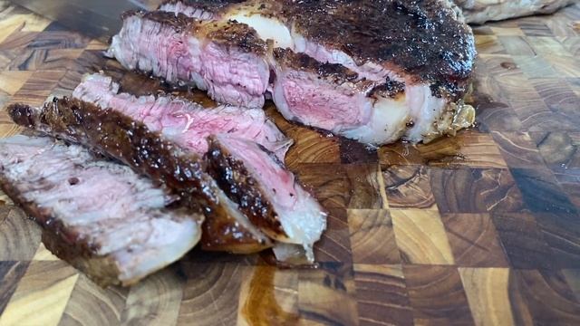 I TAKE ON A TOMAHAWK STEAK 😱 смотреть онлайн