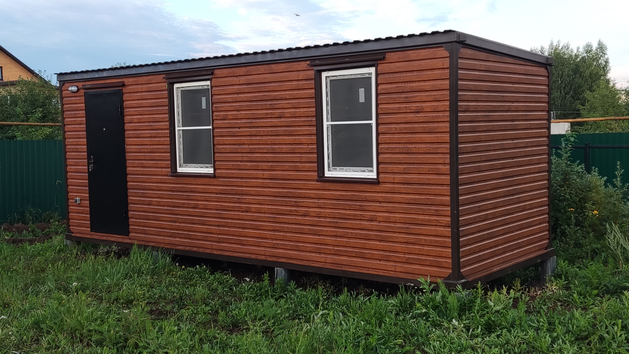 Дачный домик блок контейнер вагончик металлический бытовка Люкс 7 метровый смотреть онлайн