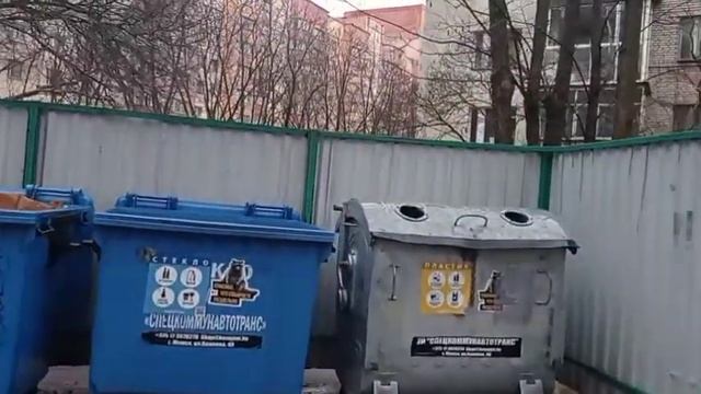 Раздельный сбор мусора в Минске молодцы 2022, а в России пока нет.