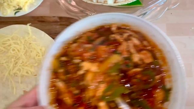 Ну ОЧЕНЬ вкусная Кесадилья | Quesadilla 🌮 смотреть онлайн