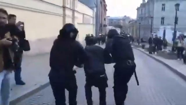 Задержание инвалида.. смотреть онлайн