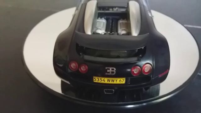 Bugatti Veyron Autoart 1/18 смотреть онлайн
