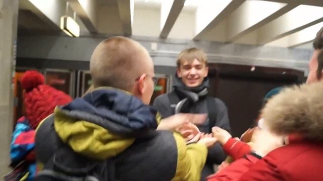 Шаманство клуба Го в московском метро :3 смотреть онлайн