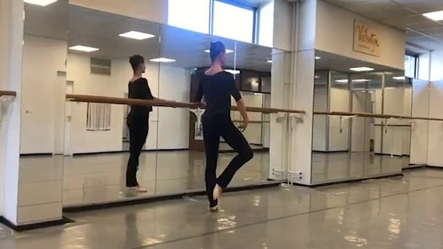 Klassiek Ballet 5 | Frappé petit Battement смотреть онлайн