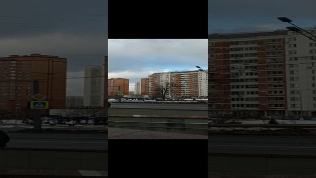 Обзор остановки транспорта и дома. Москва, 2-я Вольская ул., 20 смотреть онлайн