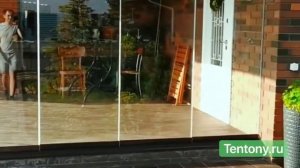 Безрамное остекление террасы или веранды в доме, на даче