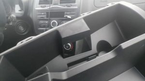 Снимаем подушку безопасности пассажира и шумим крышку..