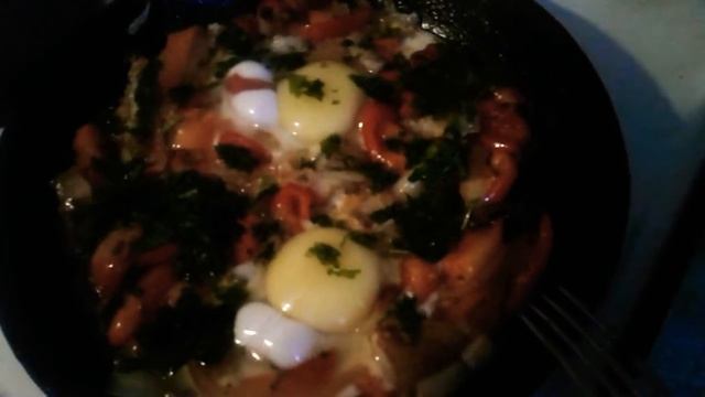 ЯИШНИЦА НА ОВОЩНОЙ ПОДУШКЕ! ОЧЕНЬ ВКУСНО! ПОПРОБУЙ! смотреть онлайн