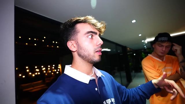 HAY UN HOSPITAL ABAJO DE MI CASA смотреть онлайн