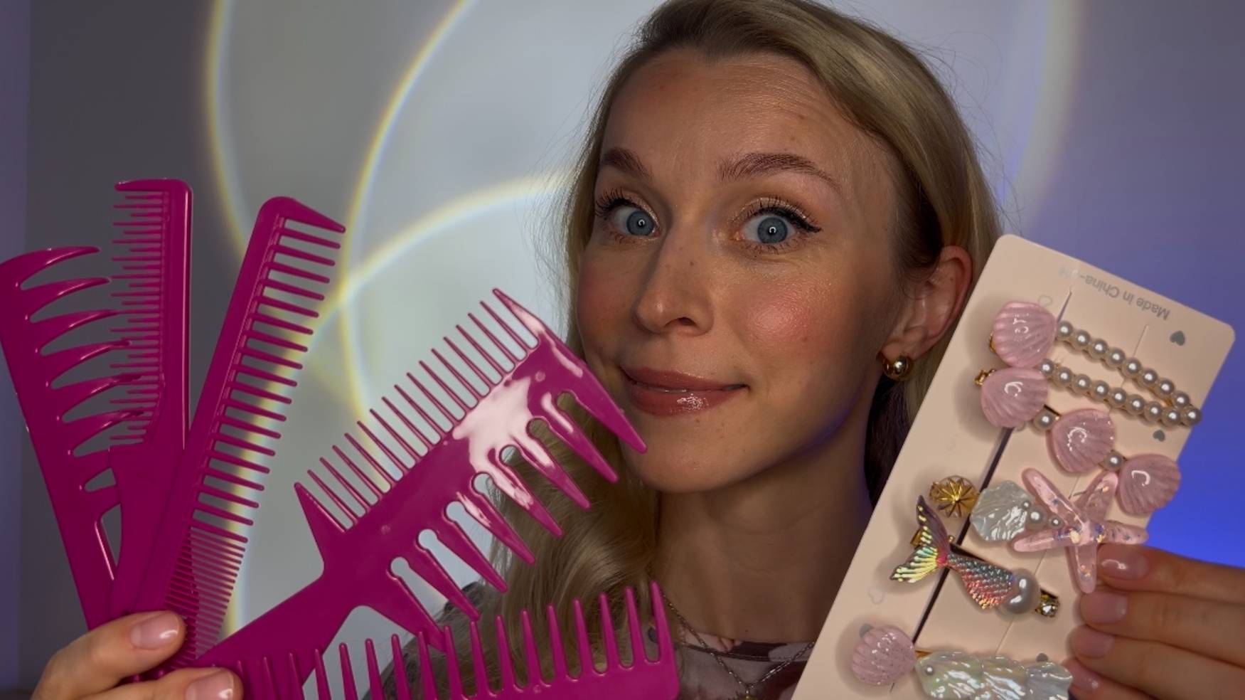 АСМР 🎀🪮Расслабляющее расчесывание волос и примерка заколочек, успокаивающий шепот. смотреть онлайн