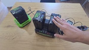 Сравнение зарядных устройств Greenworks 60В. Быстрая зарядка на 10А против 2А — что выбрать?