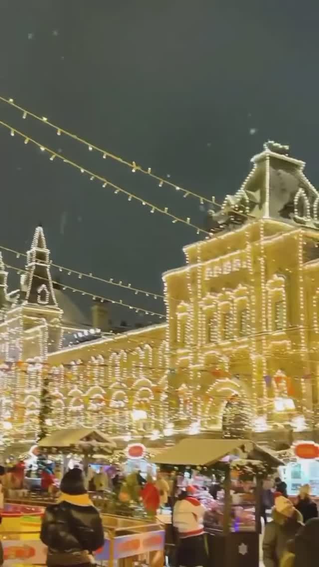 Верите в чудеса? Магия зимней сказки! Белая зима ❄️ Александр Добронравов и Варвара! #shorts смотреть онлайн