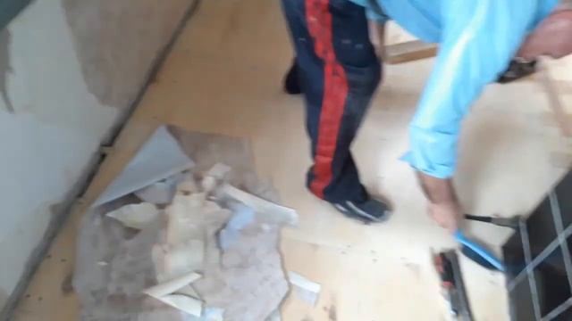 У Алекса беда, он в трансе и подавлен. Успокаиваю мужа. Наш выходной на даче смотреть онлайн