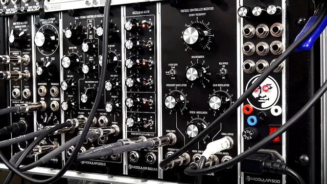 Blender: Moon Modular 551+501D+501M+506 And Korg microSTATION смотреть онлайн