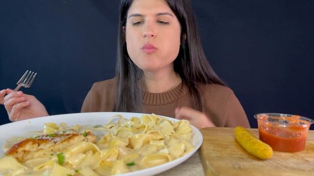 CHICKEN ALFREDO PASTA & MOZZARELLA STICKS | MUKBANG | ASMR | EATING SOUNDS смотреть онлайн